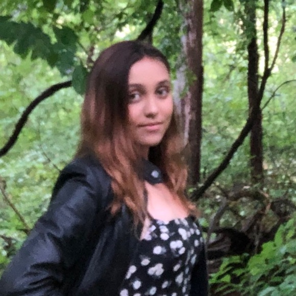 Meet your Posher, Rae - Picture 1 of 1